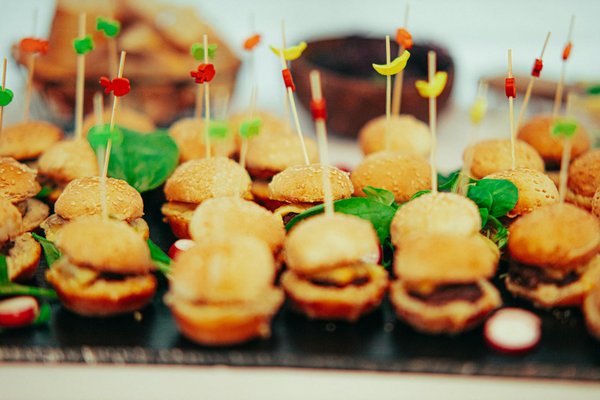 How are UK kitchens enhancing connectivity with smart appliances?